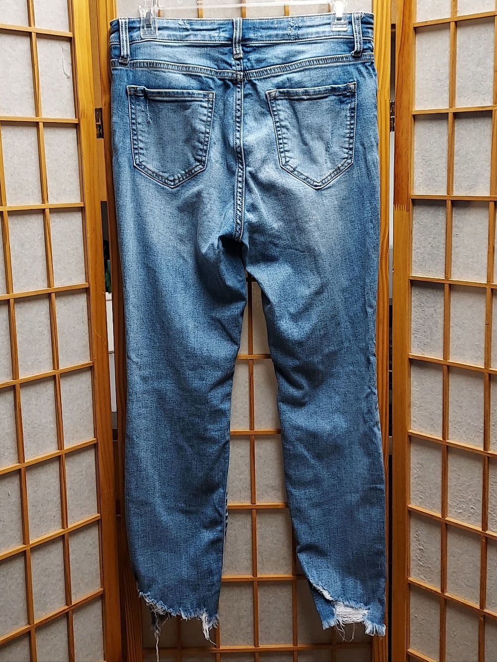 👖 Fashion Nova Distressed Medium Wash Stretchy Skinny Jeans Juniors 7/9 - Picture 2 of 3